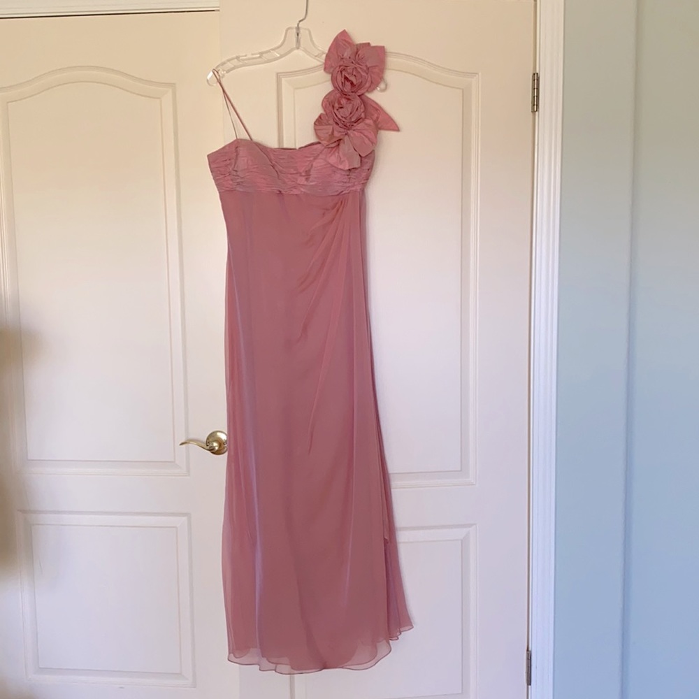 Teri Jon Gorgeous formal flowing gown . Ready for the “ Barbie Party” !
